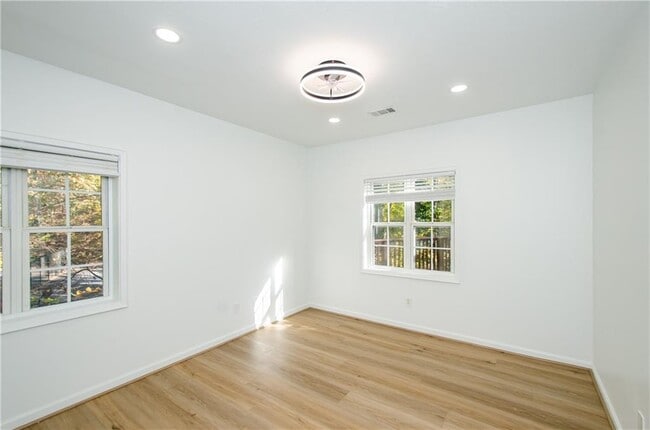 Building Photo - 2470 Cambridge Hills Rd