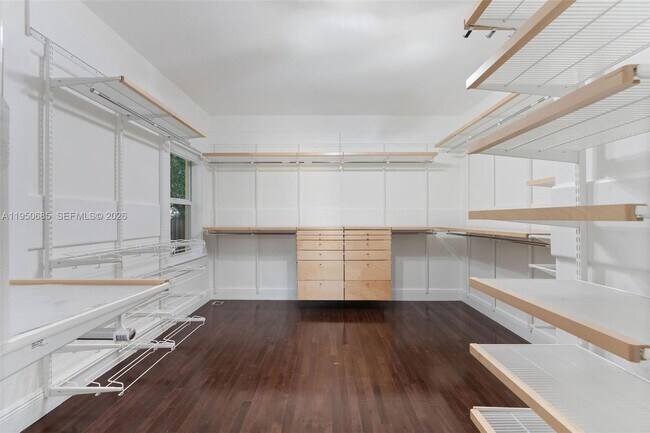 Building Photo - 2465 Inagua Ave