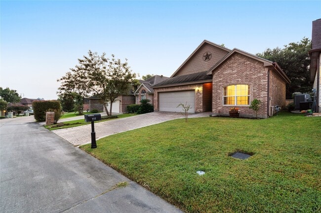 Primary Photo - 111 Harbour Town Cir