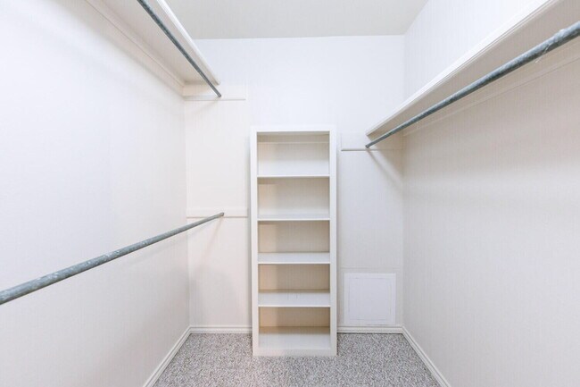 Building Photo - 3406 65th Dr