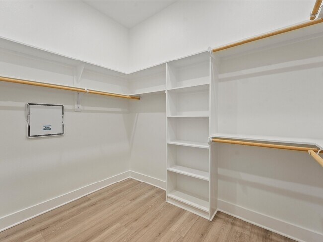 Building Photo - 227 Noras Ln