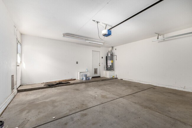 Building Photo - Charming 4-Bedroom Peoria Home with Private Pool – Great Location!