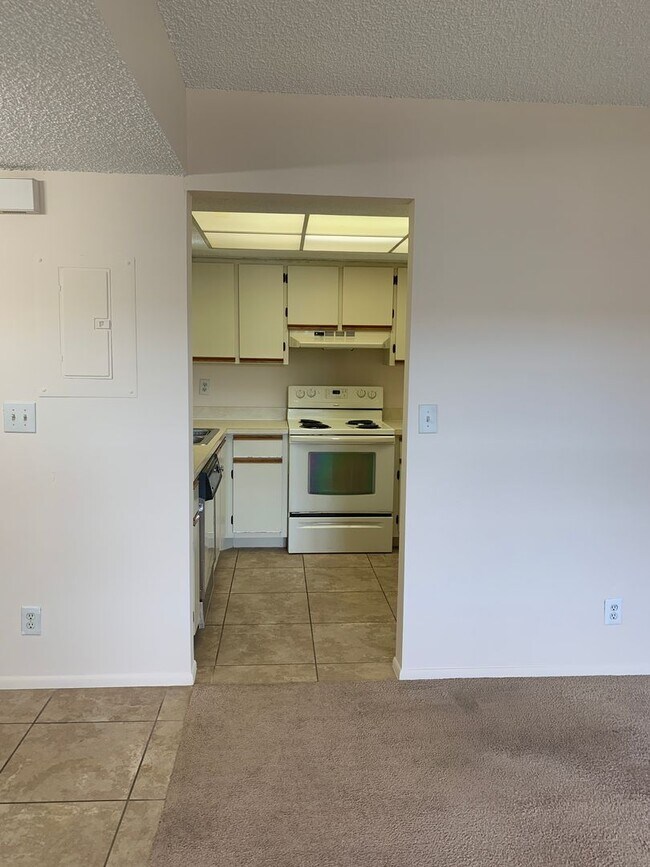 Building Photo - 2/2 MIDPORT II CONDO   2nd floor unit