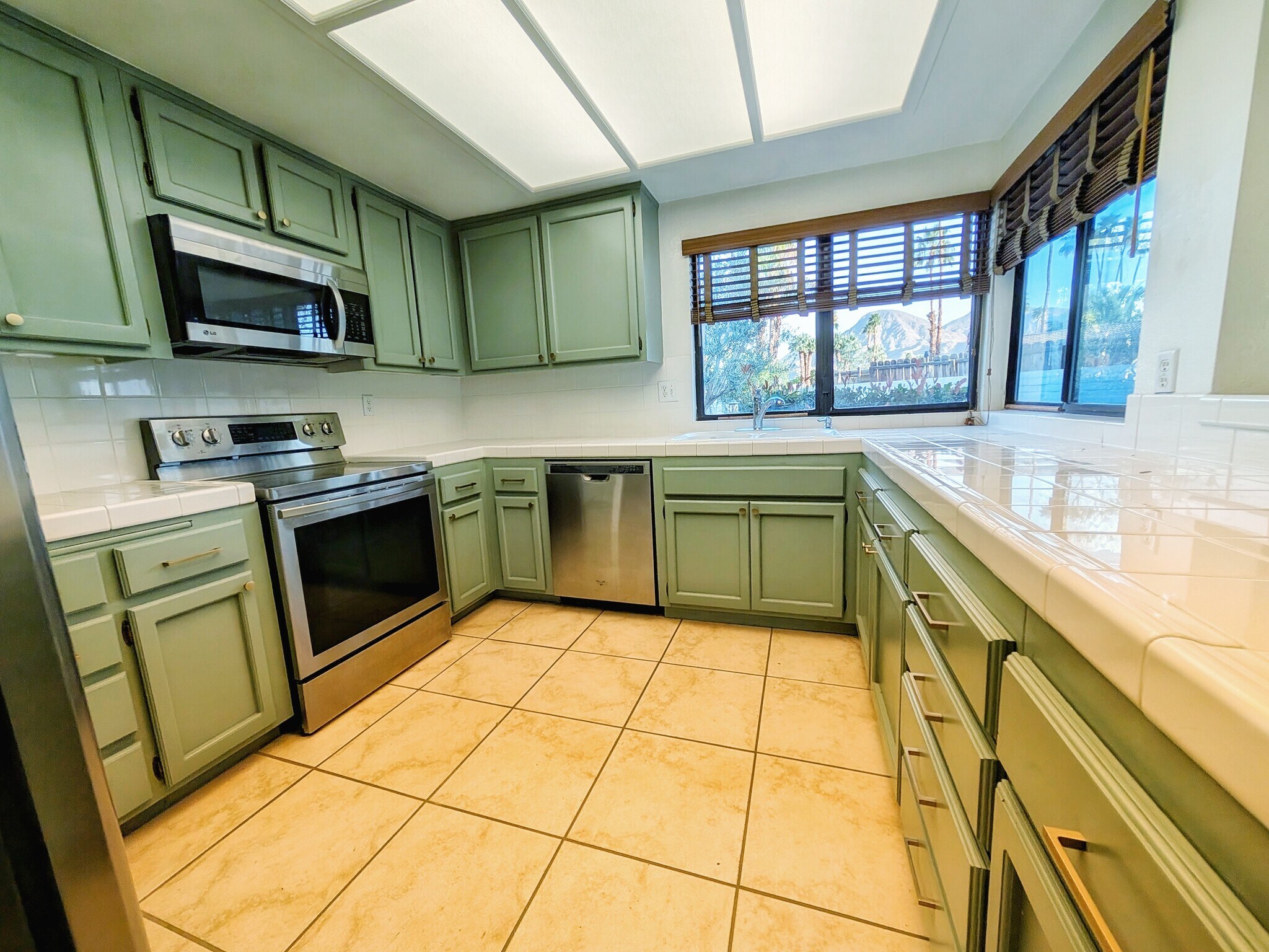 Building Photo - 45390 Driftwood Dr