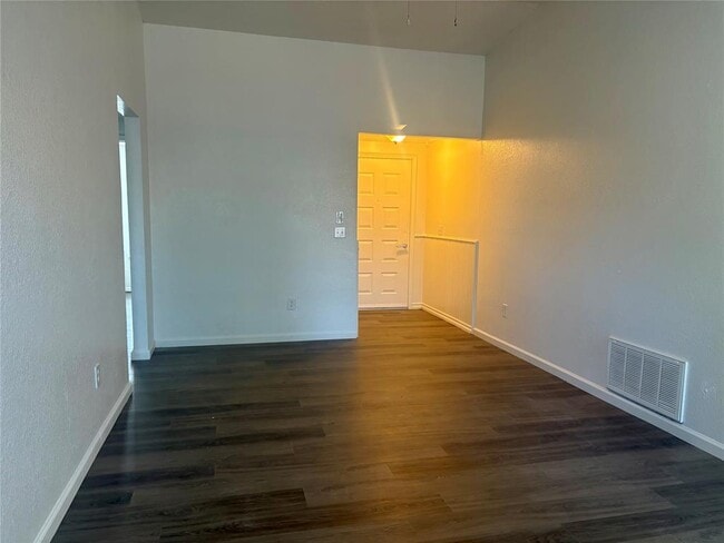 Building Photo - 2049 Sierra St