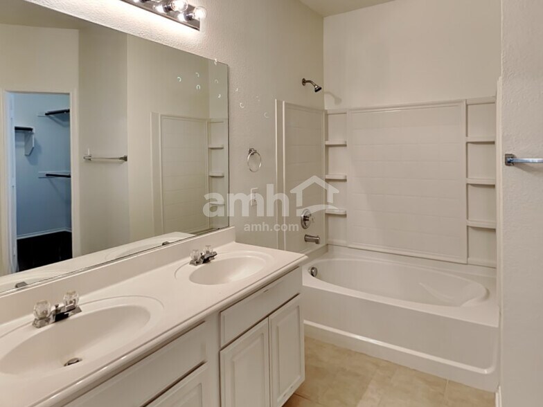 Building Photo - 2863 Deer Ridge Dr