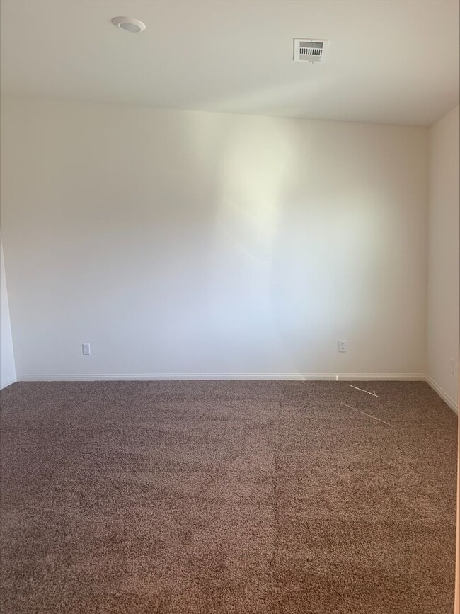 Building Photo - 3 Bed 2 Bath South Bakersfield Home