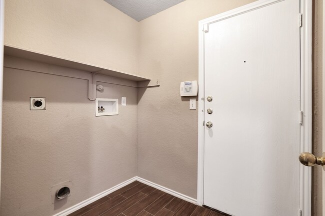 Building Photo - ***APPLICATION CURRENTLY UNDER REVIEW***Mo...