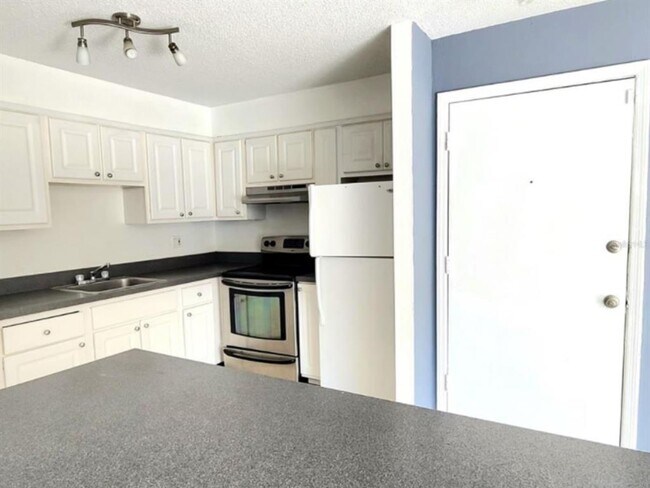 Building Photo - 496 Banyon Tree Cir