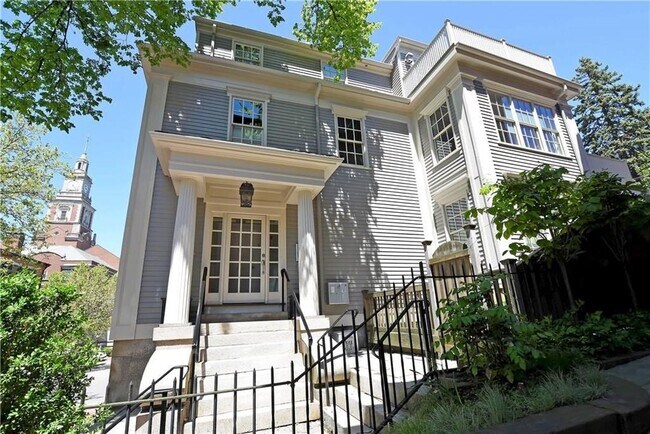 Primary Photo - 279 Benefit St