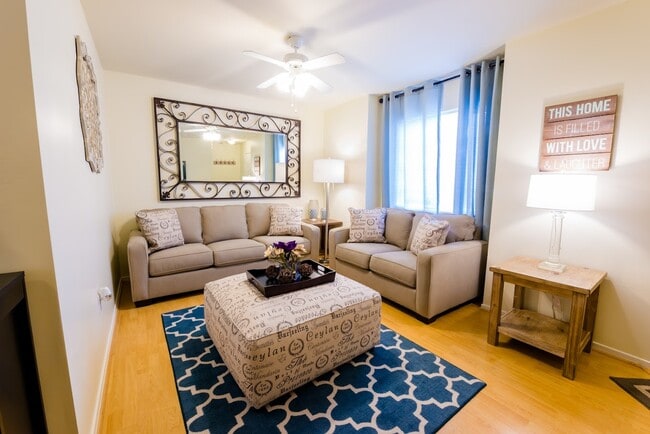 Living room - 600 Hosking Ave