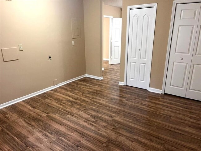 Building Photo - 8114 Woodlake Dr