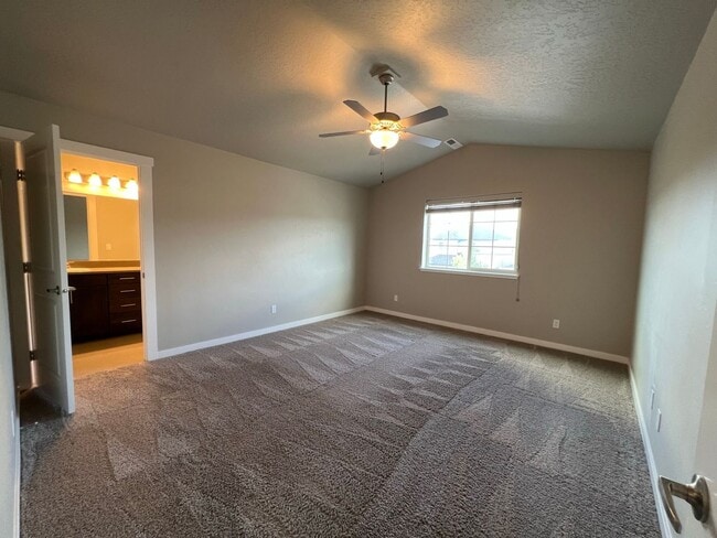 Building Photo - Beautiful 4 bed 2.5 bath Blackrock home in the Verado Subd just off N Locust Grove and Ustick Rd