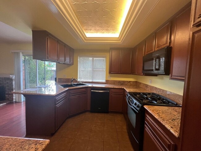 Building Photo - **Beautiful 4 Bdrm 2 Bath Home 5 Minutes t...