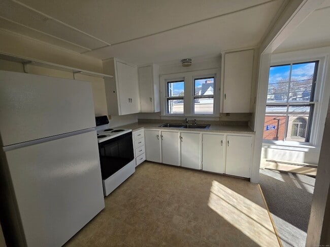 Building Photo - 110 Main St