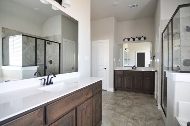 Building Photo - Fantastic 4-3-3 in Weatherford, Azle ISD!