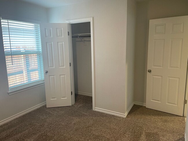 Building Photo - 2338 Sky Crest Dr