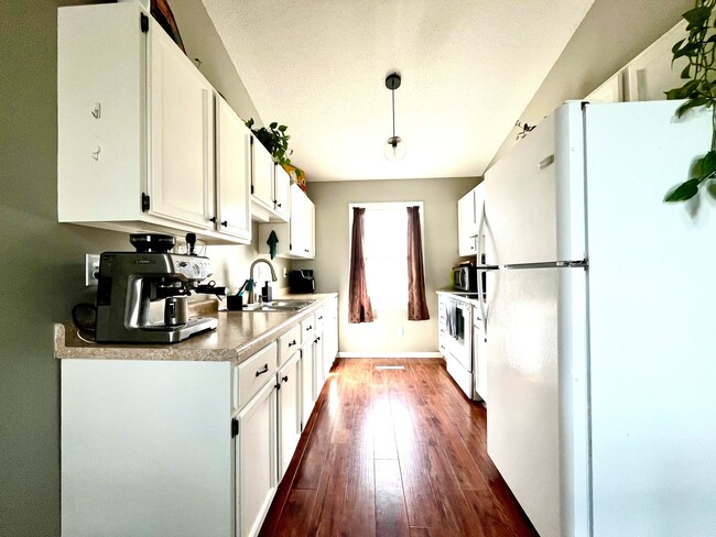 Building Photo - 2319 10th St