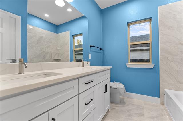 Building Photo - 520 E 5th St