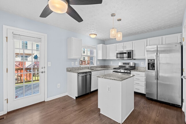 Building Photo - 8211 Water Lily Way