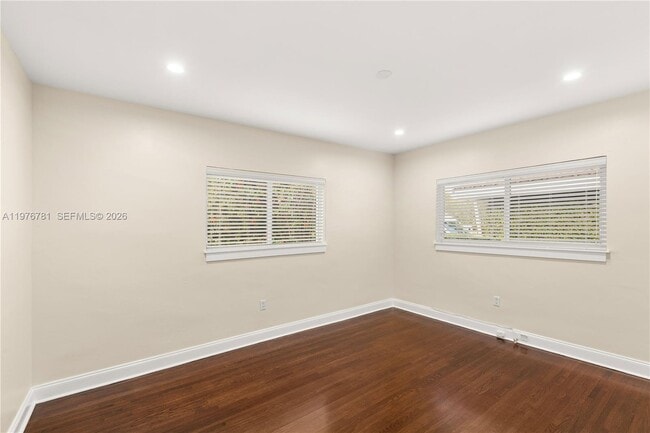 Building Photo - 140 Santander Ave