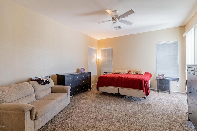 Building Photo - 35414 N 32nd Dr