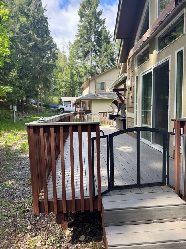 Building Photo - Secluded cottage 2 BR 1.75 BA