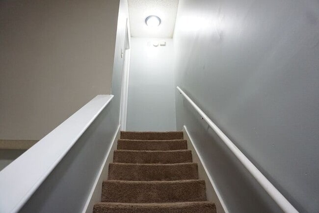 Building Photo - 2 Bed 2 Bath Townhouse