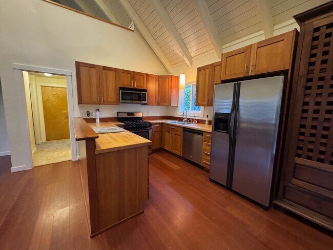 Building Photo - 11022 Palisades Ave SW