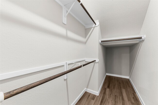 Building Photo - 8161 Tate St