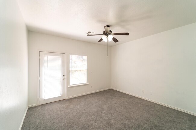 Building Photo - 1210 W Indian Hills Dr