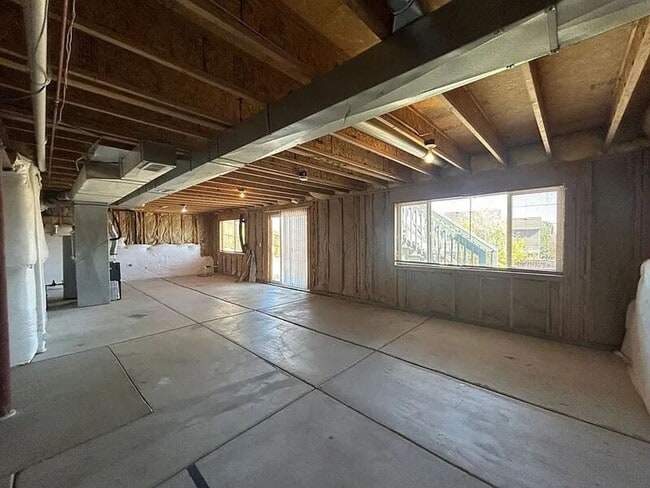 Building Photo - 4 Bedroom 3 Bath Single Family Home -D20 Schools