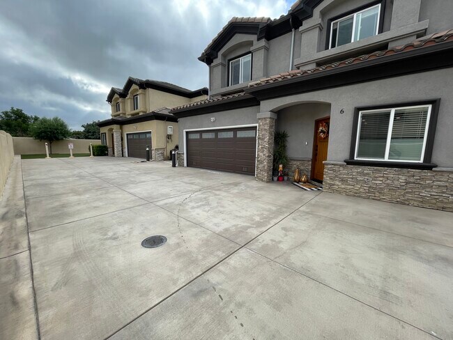 Building Photo - 6518 Walker Ave