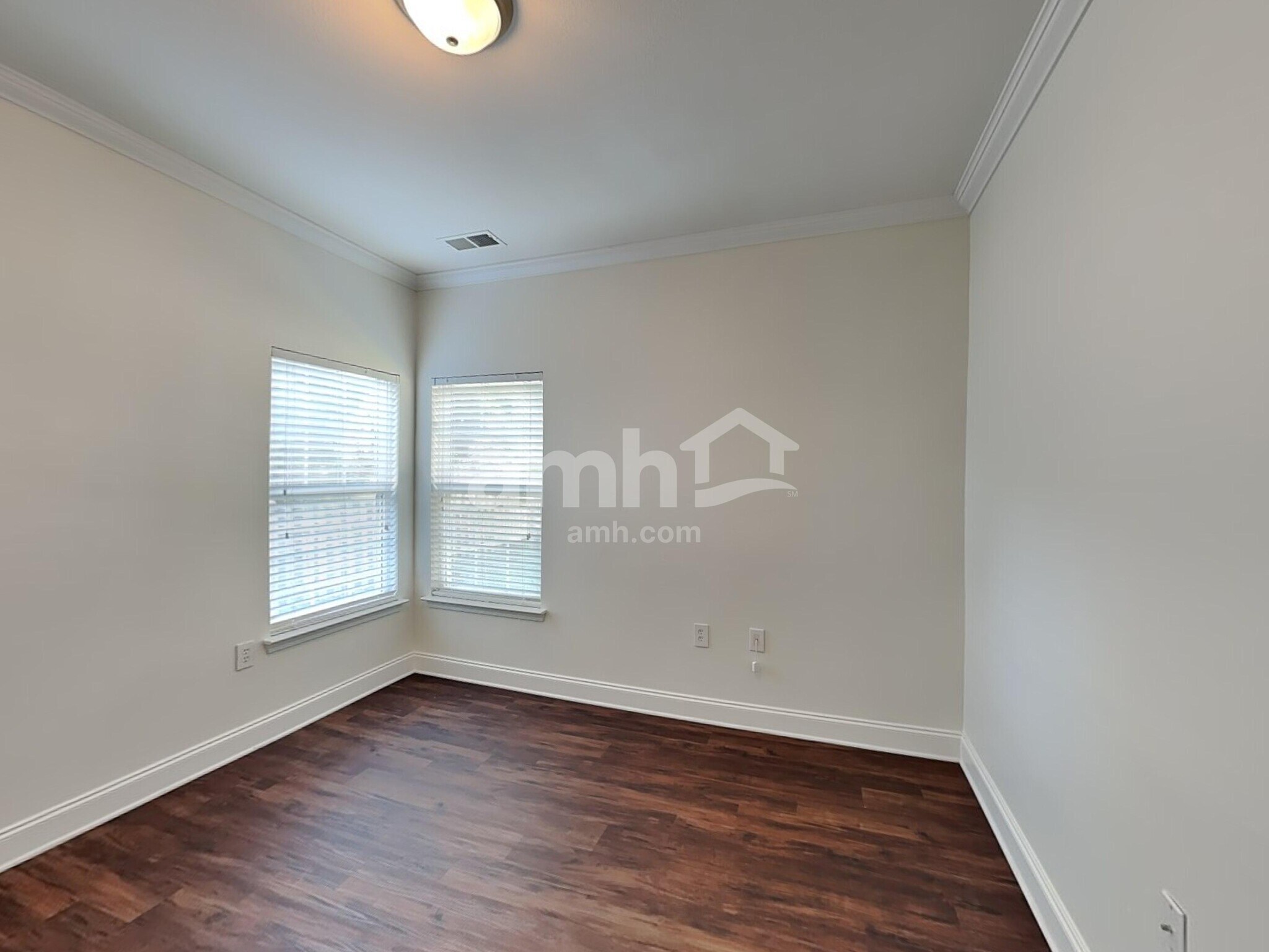 Building Photo - 193 Mott Rd