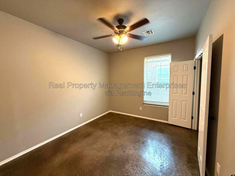 Building Photo - 7508 Redbud Villas Ct