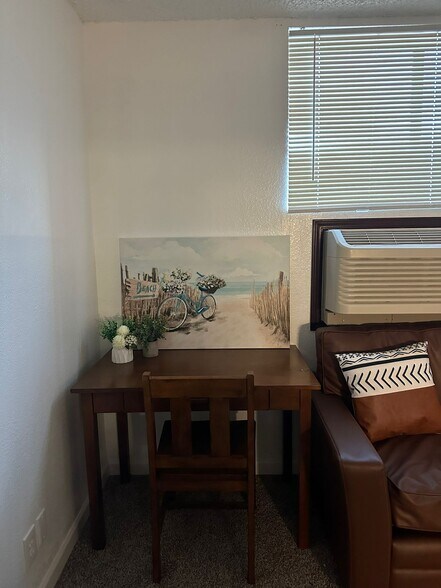 Building Photo - 2410 Rio Dr