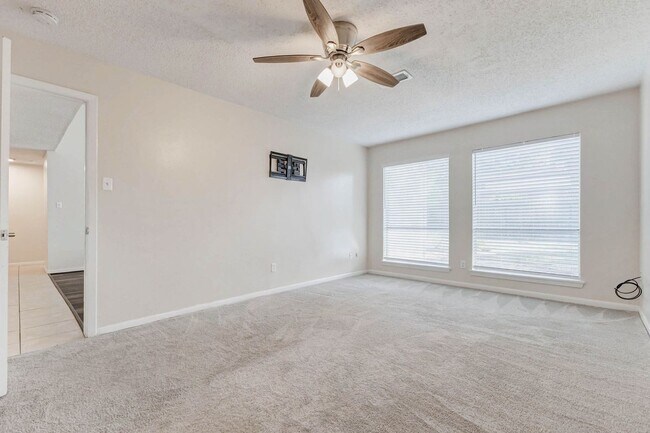 Building Photo - 1018 Rock Canyon Dr