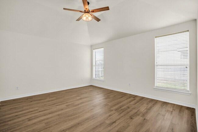 Building Photo - 2005 Ridgeview Ct