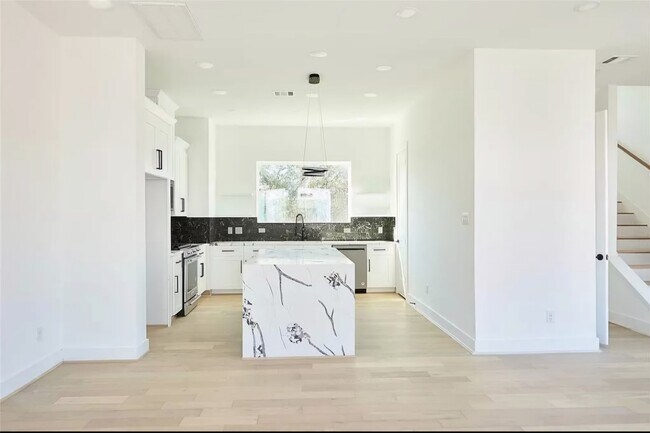 Building Photo - 2724 Rosalie St