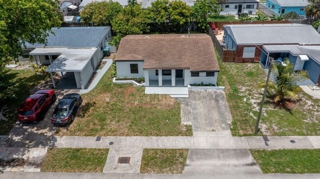 Building Photo - 5409 NE 4th Ave