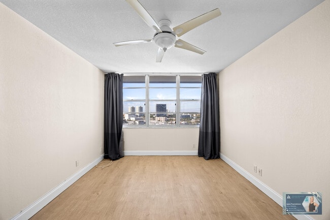 Building Photo - 137 Golden Isles Dr