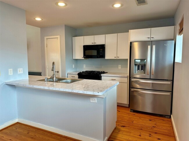 Building Photo - 3208 Yellowstone Park Dr