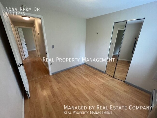 Building Photo - 4544 Reka Dr