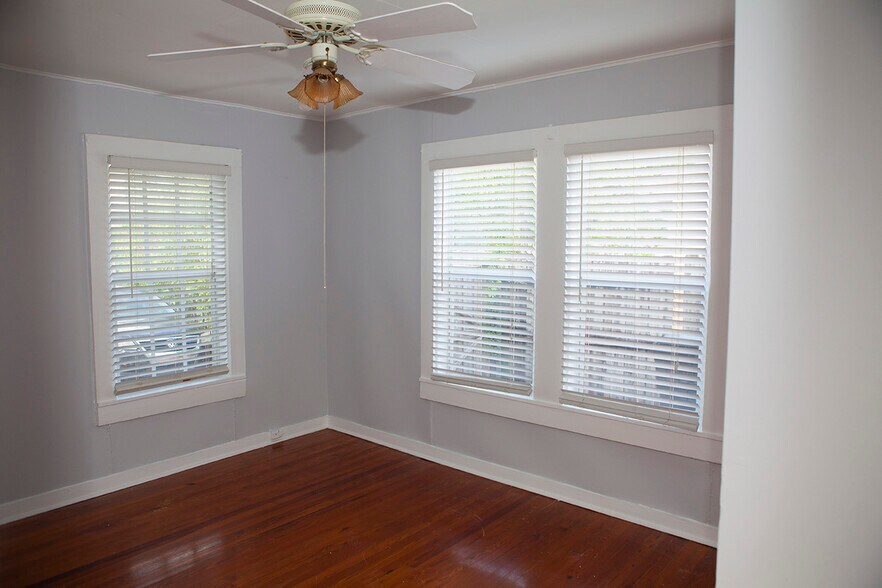 Building Photo - 419 43rd St