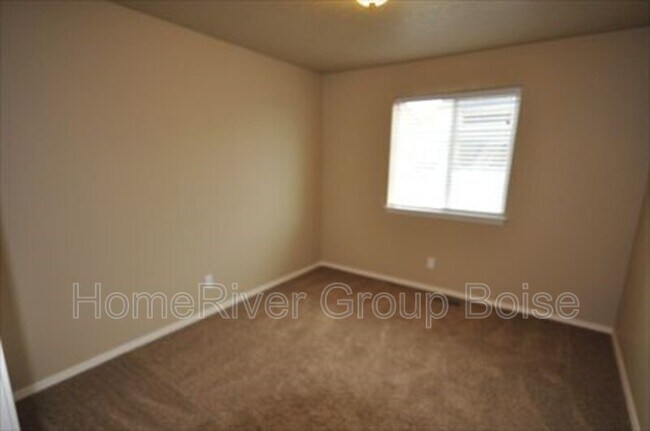 Building Photo - 865 N Bonsai Ln