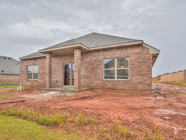 Building Photo - Brand New Home in Moore!