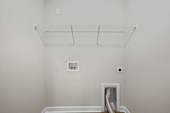 Building Photo - Welcome to Bradford Estates!