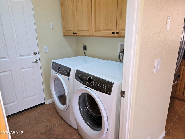 Building Photo - 600 E Desert Canyon Rd