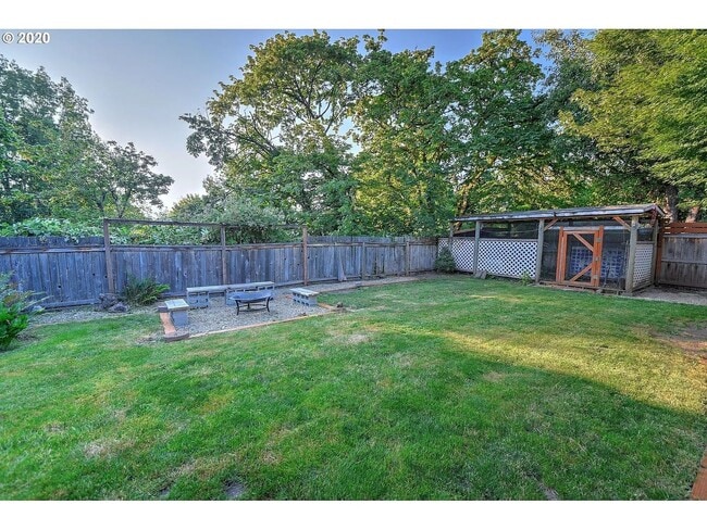 Building Photo - Great 4 Bedroom Eugene Home!