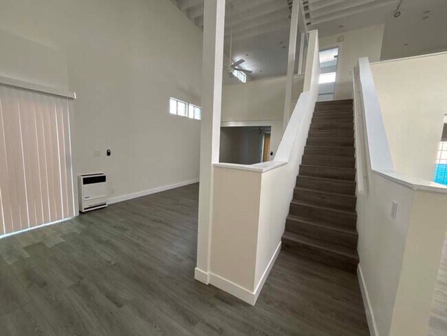 Building Photo - 915 Broadway St